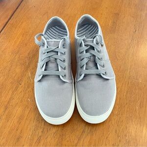 Taos Footwear Light Gray Canvas Sneakers